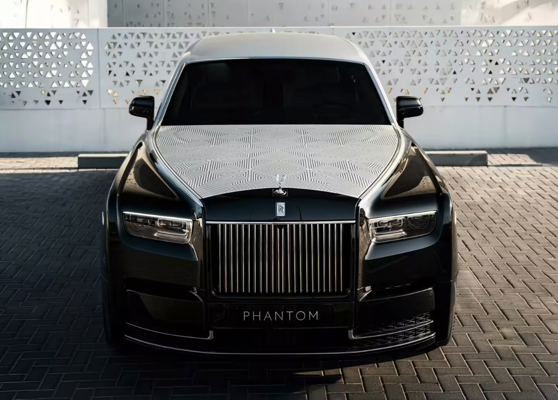 劳斯莱斯推出幻影Arabesque定制版 全球首款激光雕刻引擎盖车型亮相